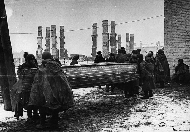 Эхо войны. Невский "пятачок". Похороны павших советских солдат и командиров