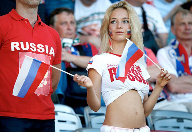 10 самых красивых российских болельщиц в 2016-м году