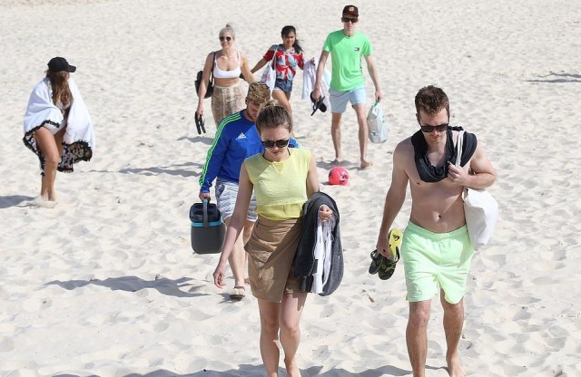 Пляж Бонди закрыт после того, как тысячи слабоумных любителей солнца проигнорировали запрет