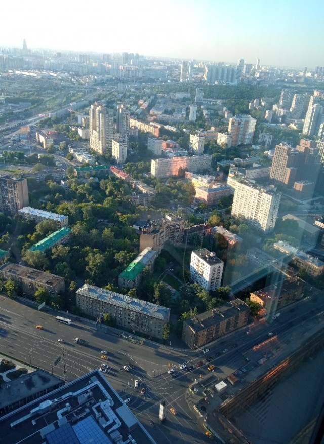 Богатые тоже плачут: Небоскреб, московское "премиум" жилье и... тазик с кастрюлями