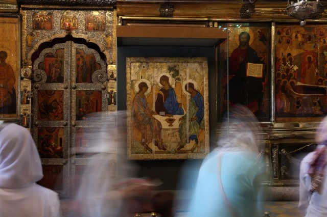 На иконе Андрея Рублева «Троица» после возвращения из Троице‑Сергиевой лавры обнаружили 61 «существенное изменение»