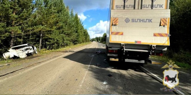 Молодые автоугонщики разбились на угнанной машине