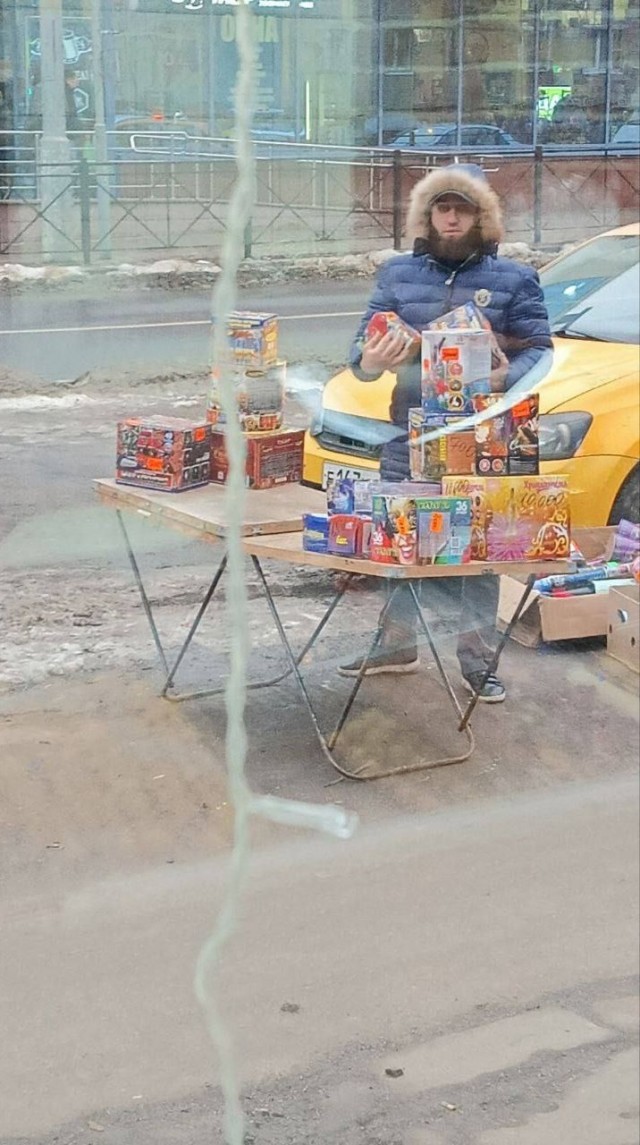 Незаконная торговля пиротехникой