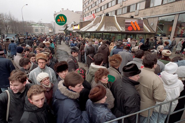 Макдоналдс* планирует вернуться в Россию