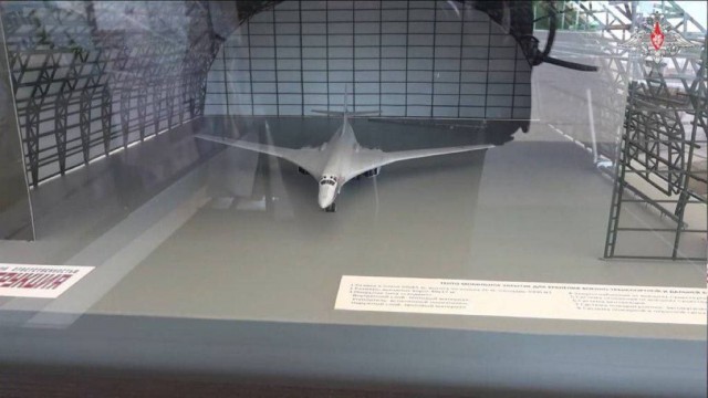 Макет мобильного тентового укрытия для стратегического Ту-160 пока существует только как концепт.