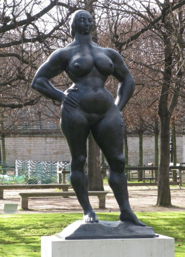 Женщина, которая смотрит на тебя как на г0внo.