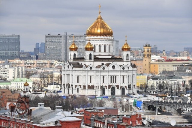 Школьники залезли на главный купол храма Христа Спасителя высотой более 100 метров в Москве
