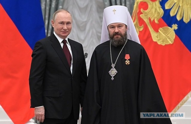 Скандал в Карловых Варах: в машине митрополита РПЦ нашли пакетики с «белым порошком»