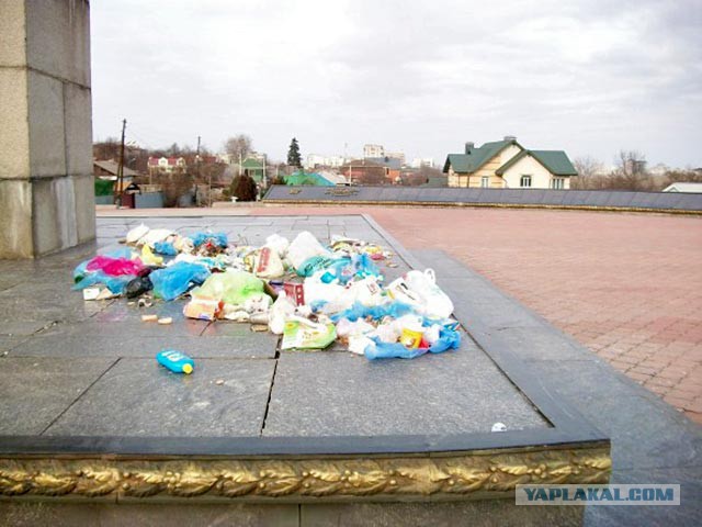 Вандализм на памятниках Воинской Славы в Днепре
