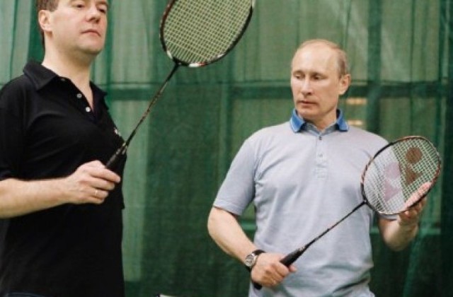 Обама показывает уровень