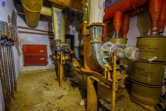 Забытое убежище закрытой кондитерской фабрики "Спутник"