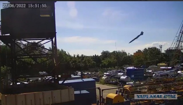 Видео  с камер видеонаблюдения во время  удара по Кремнчугу