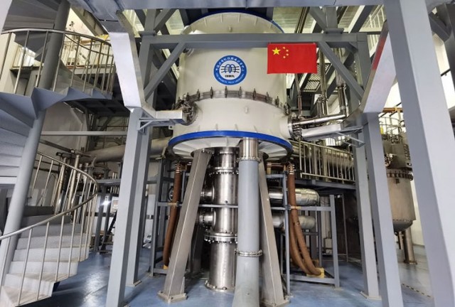 В Китае запустили самый мощный в мире магнит для научных работ — его поле в миллион раз превышает земное