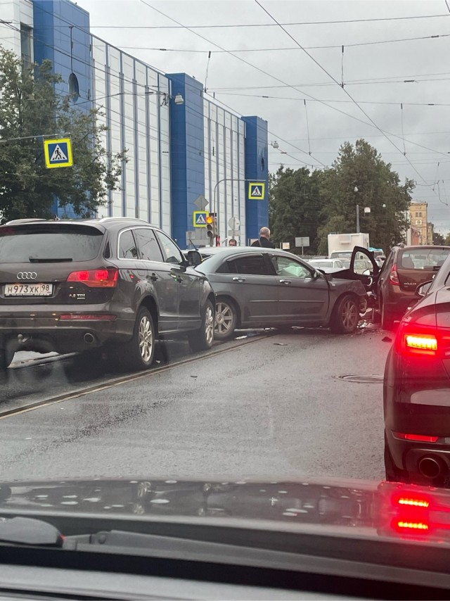 В Санкт-Петербурге произошло массовое ДТП с участием машины ДПС