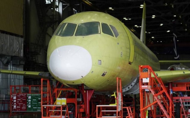 Импортозамещенный самолет SJ-100 поднимется в воздух с российским двигателем ПД-8 в декабре