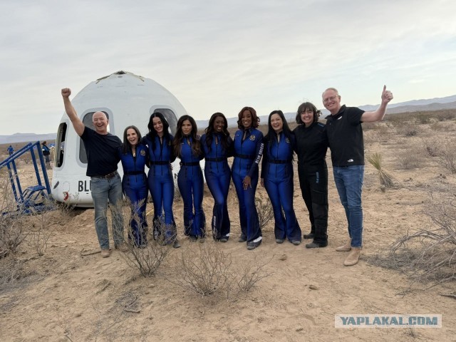 Корабль Blue Origin с Кэти Перри и невестой Безоса отправился в космос
