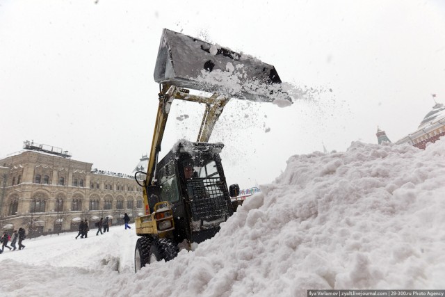В Москве снег выпал. Сильно выпал!