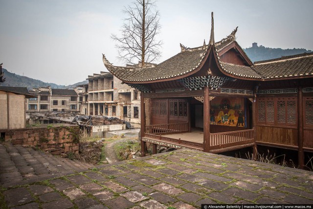 Пора завязывать с туристическими городами…