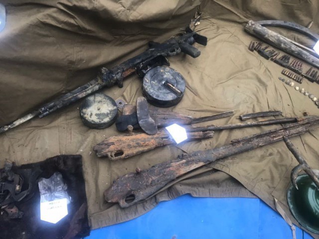 На борту поднятого бронекатера БК-31 найдено большое количество оружия