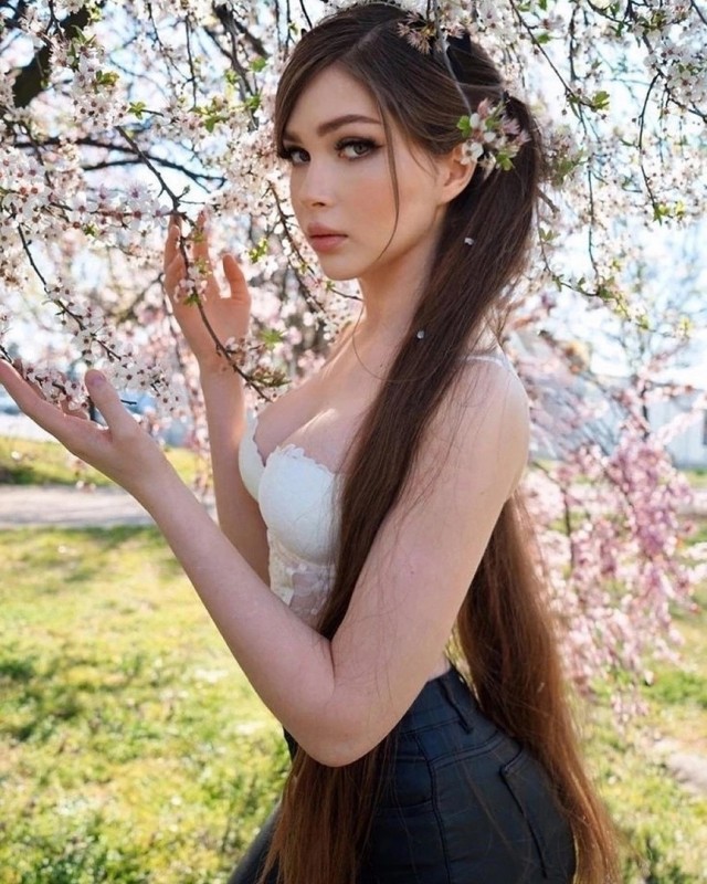 Молодые и красивые