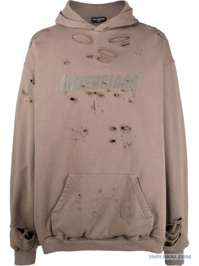 А теперь к новостями из мира моды: Balenciaga запустила в продажу драные дачные шмотки твоего деда