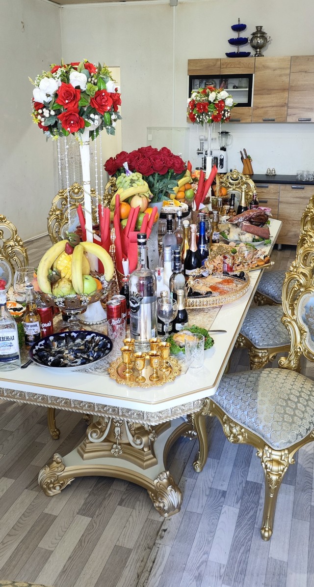 Цыганские бароны: кто они и откуда берут деньги на огромные особняки с крутыми тачками?