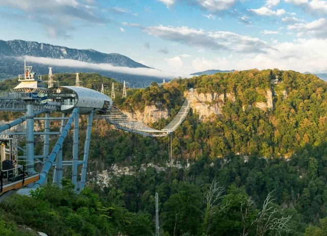 Посетитель парка развлечений Skypark в Сочи разбился насмерть после того, как спрыгнул с высоты 207 метров без страховки