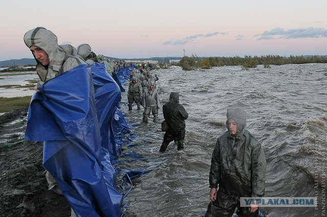 Всё, вода уходит! А вместе с нею печаль, разруха..