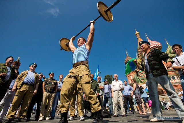 С Днем ВДВ, посоны!