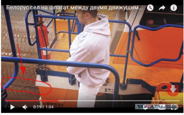 Белорус сел на шпагат между двумя движущимися БелАЗами
