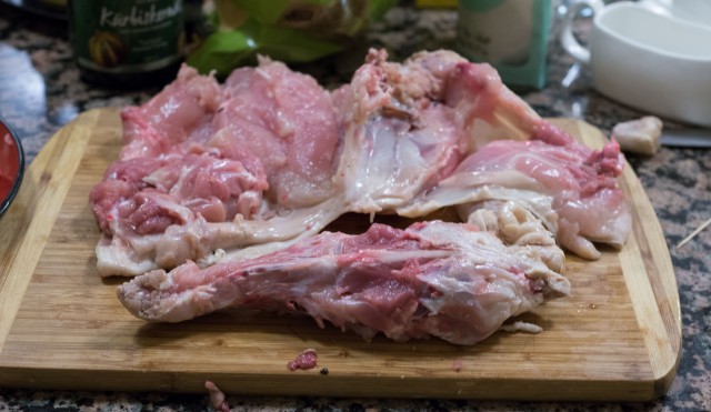 Куриная тушка (рулет) лишенная скелета (poulet désossé)  