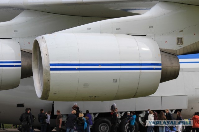 Самолет АН124 "Волга-Днепр" Антонов в Лондоне. Посадка. Взлет
