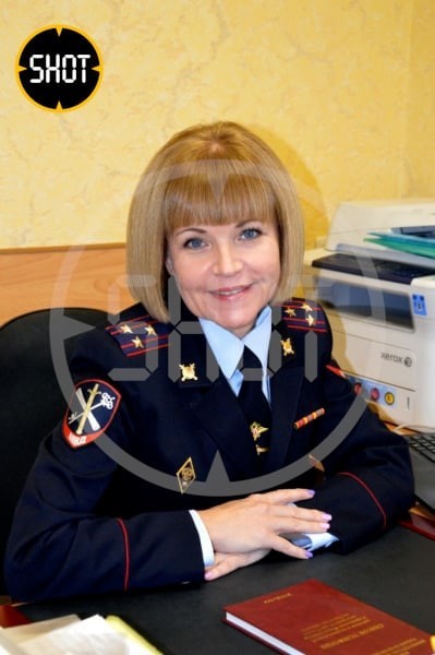 Директор паспортно-визового центра Брянска помогала за деньги иностранцам получить документы и жестами рук помогала им пройти экзамены, так как те не понимали русский язык