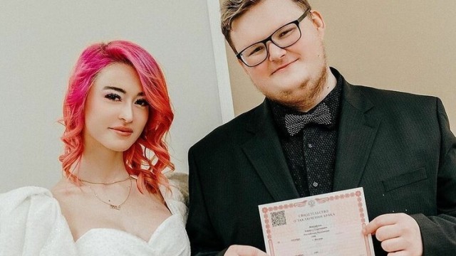 Муж копа из Теннесси, которая спала на работе с 6 коллегами, встал на сторону жены