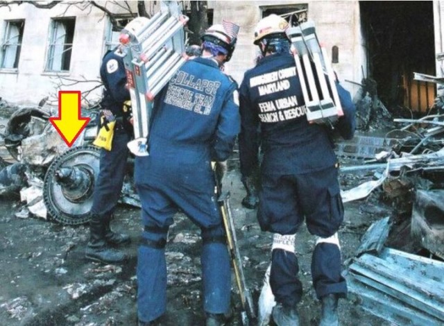 Утром 11 сентября 2001 в 9 часов 41 минуту 15 секунд фотограф Ричард Дрю, работавший по заданию Associated Press на месте теракта, сфотографировал человека, вышедшего из окна Всемирного торгового центра