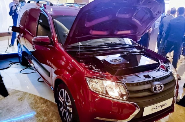 Началось серийное производство электромобиля Lada e-Largus за 3 млн рублей