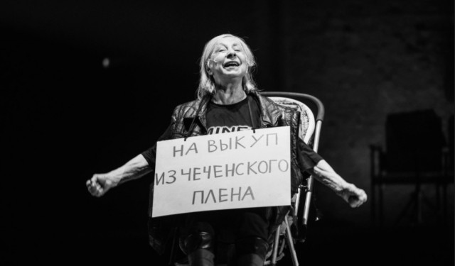 Накинулись с криками "Позор": как шокированные мерзостью зрители чуть не поколотили режиссёра Богомолова