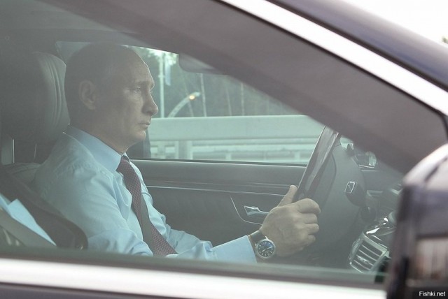 Путин признался, что иногда ездит по Москве "по-тихому", без мигалок