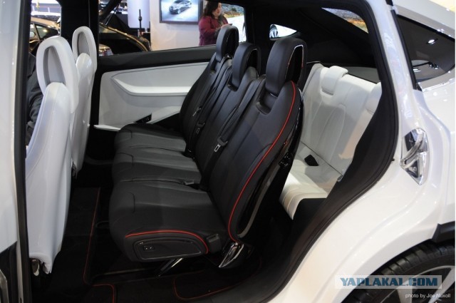 TESLA CROSSOVER X