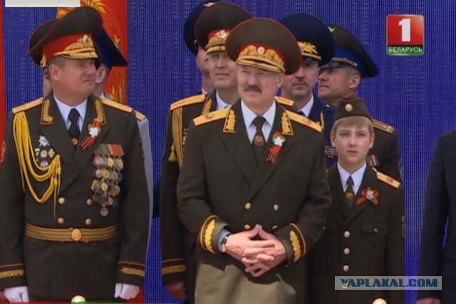 Топ-5 самых эпатажных военных мундиров
