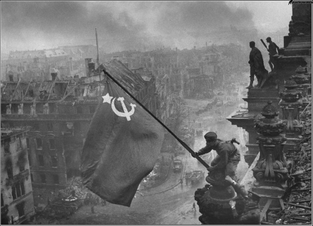 Про Серп и Молот и один праздничный видеоролик...