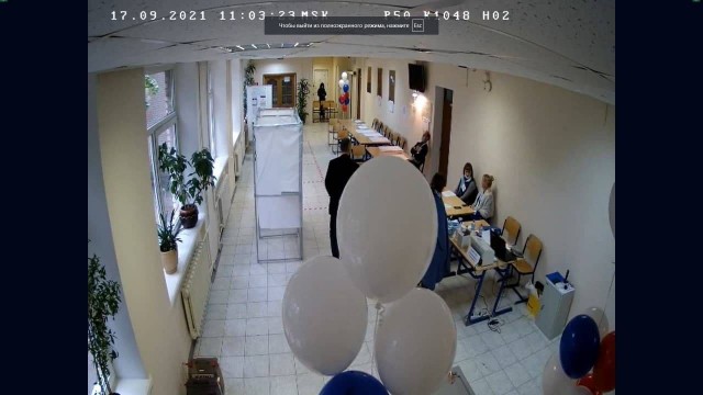 Видео-наблюдение по-королевски:  сотрудники избиркомов закрыли камеры воздушными шариками