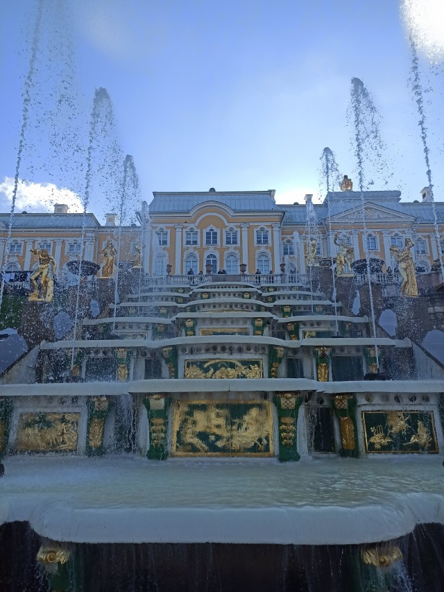 Как запускают фонтаны в Петергофе