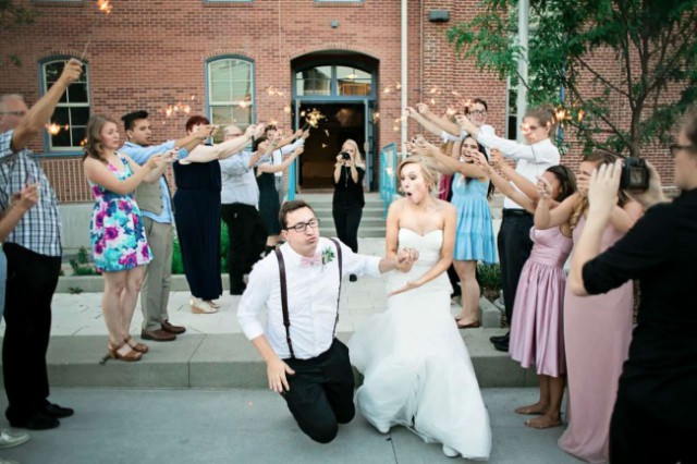32 свадебных фотографии, на которых запечатлена обратная сторона этого праздника