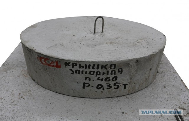 Мать прыгнула в канализацию за своим ребенком в Самаре. 4-летний малыш играл в сугробах и в какой-то момент упал в открытый люк