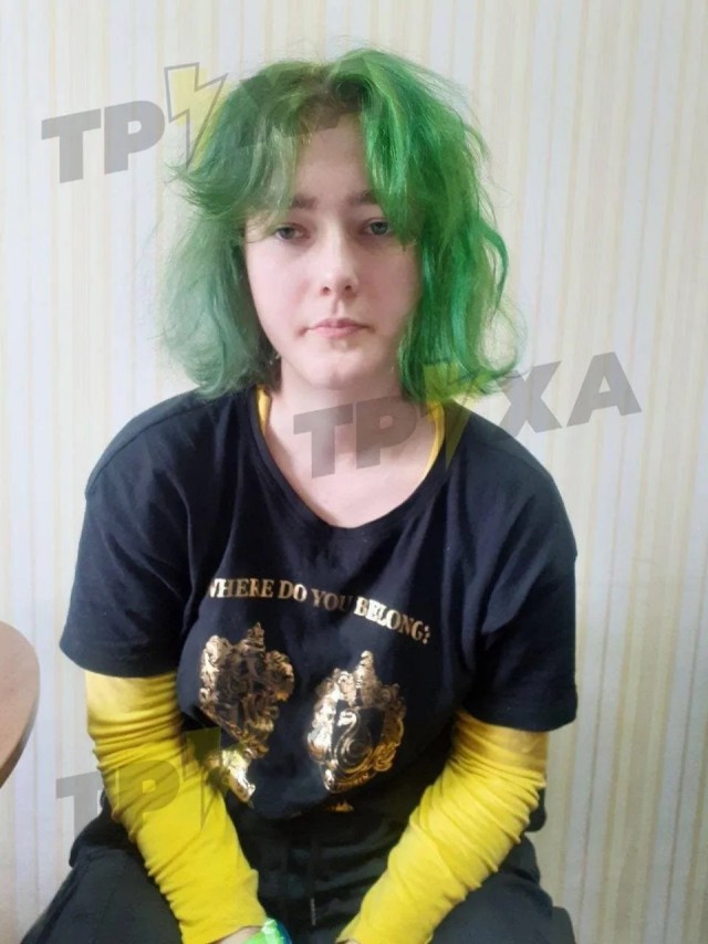 Девушка с зелеными волосами расстреляла учителей в полтавской школе из арбалета