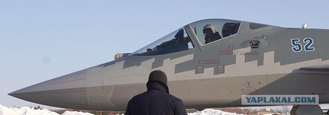 ВКС России получили два серийных истребителя Су-57