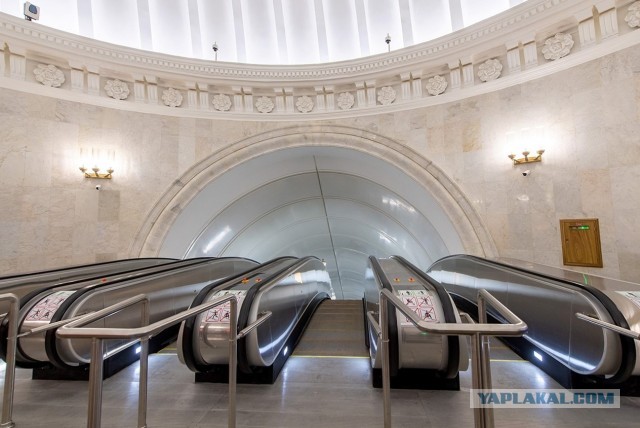 Годная реставрация. Вестибюль станции метро «Новослободская» в Москве