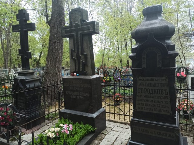 Немного атмосферных фото со старых кладбищ