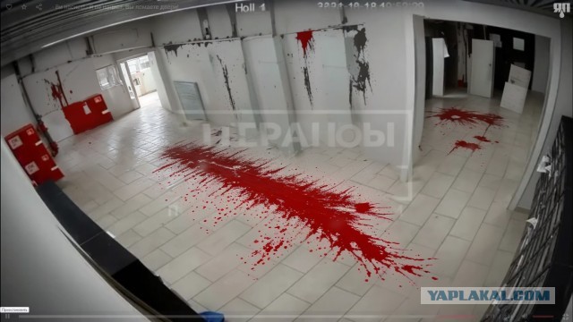 - Ви насист!
- Я не нацист. Вы ломаете двери!